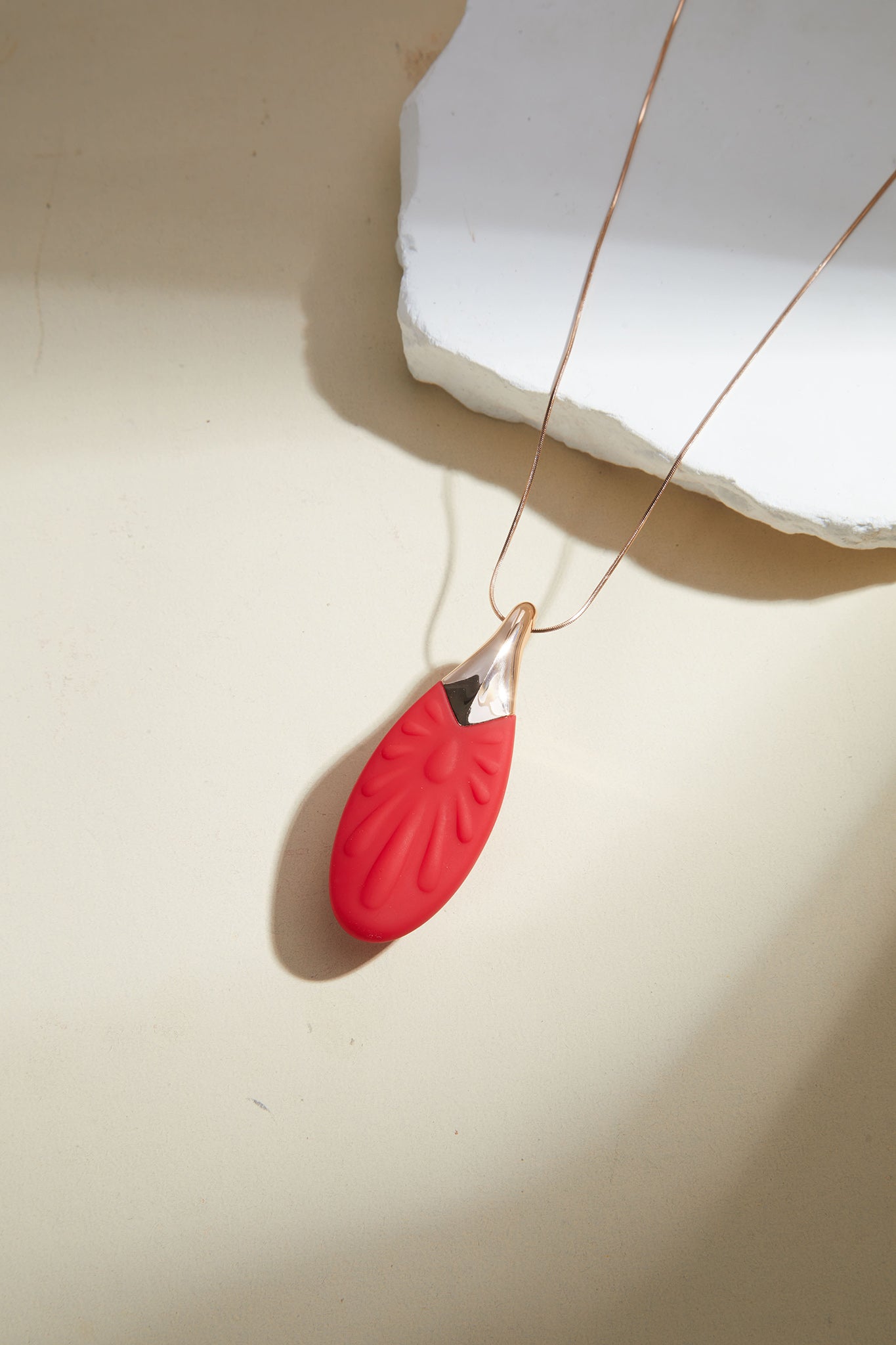 Loviss Dewdrop Vibrator Necklace