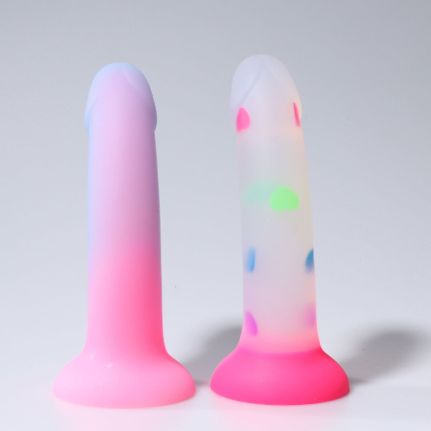 Gode ​​réaliste en silicone liquide Loviss, pénis dégradé de couleur pour sexe vaginal et anal avec harnais à sangle compatible avec ventouse