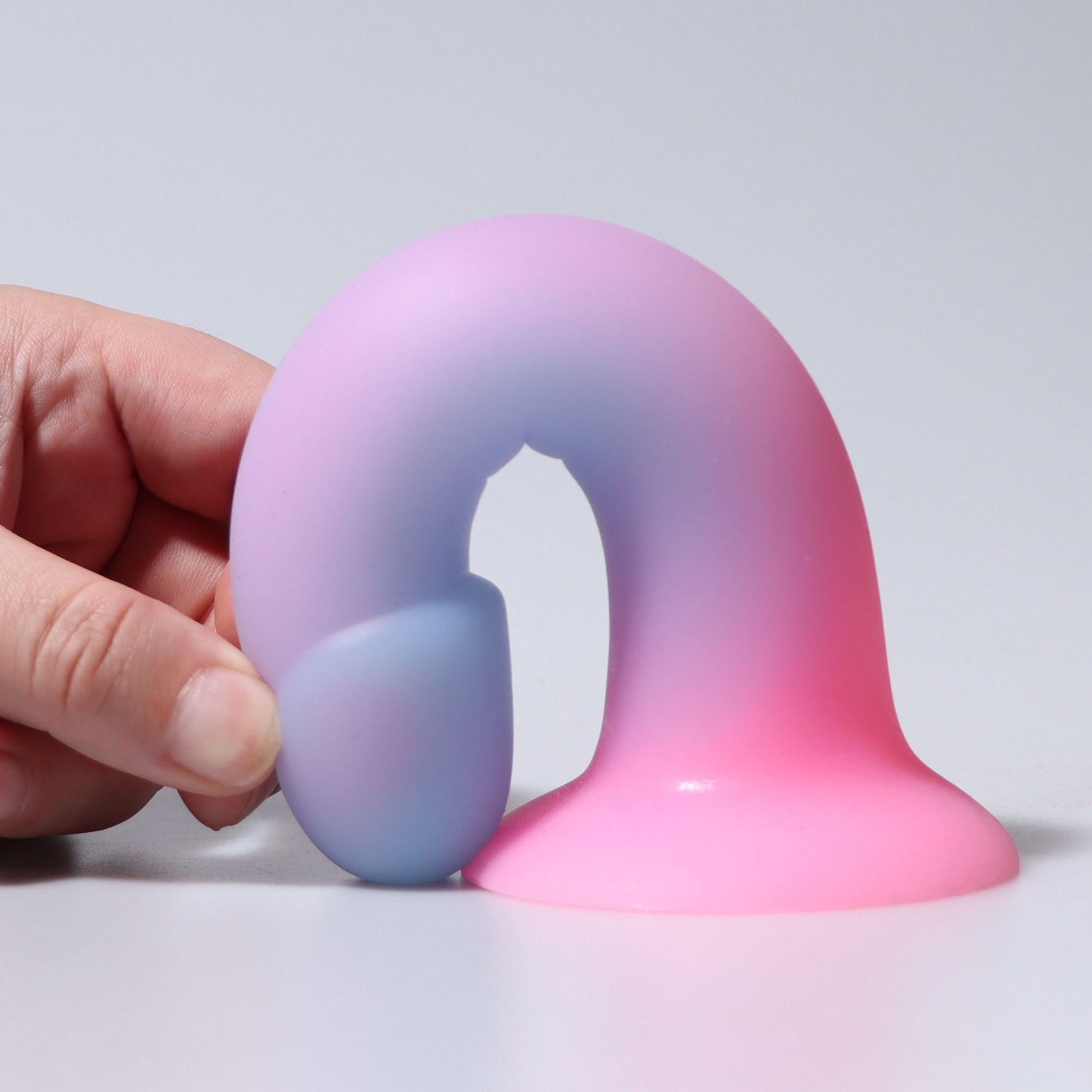 Gode ​​réaliste en silicone liquide Loviss, pénis dégradé de couleur pour sexe vaginal et anal avec harnais à sangle compatible avec ventouse